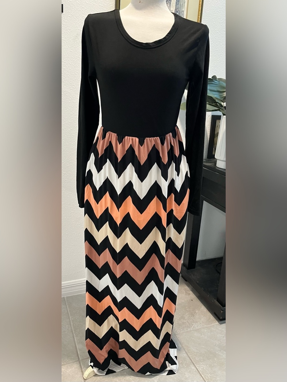 Long Sleeve Maxi Dress w Coral, Peach, Cream & Black Chevron Stripes w Pockets